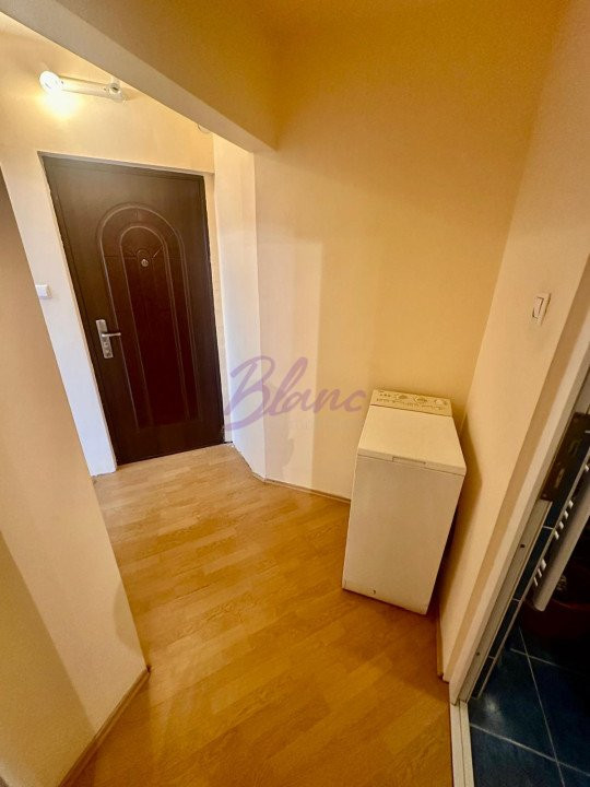 Apartament  cu  2 camere de vanzare , zona Nufarul