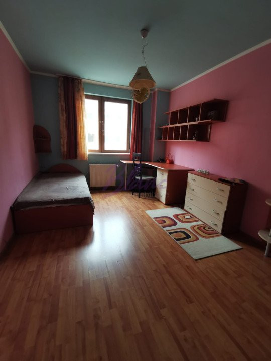 Apartament cu 3 camere  