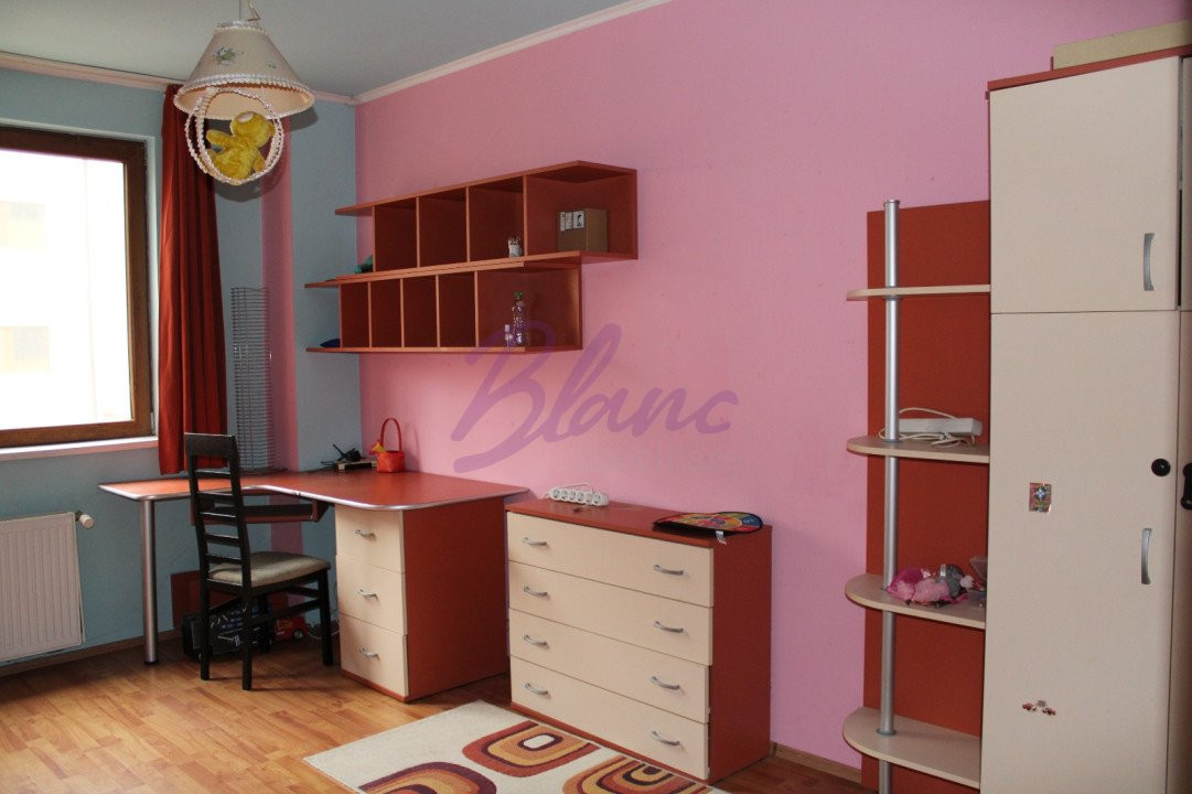 Apartament cu 3 camere  