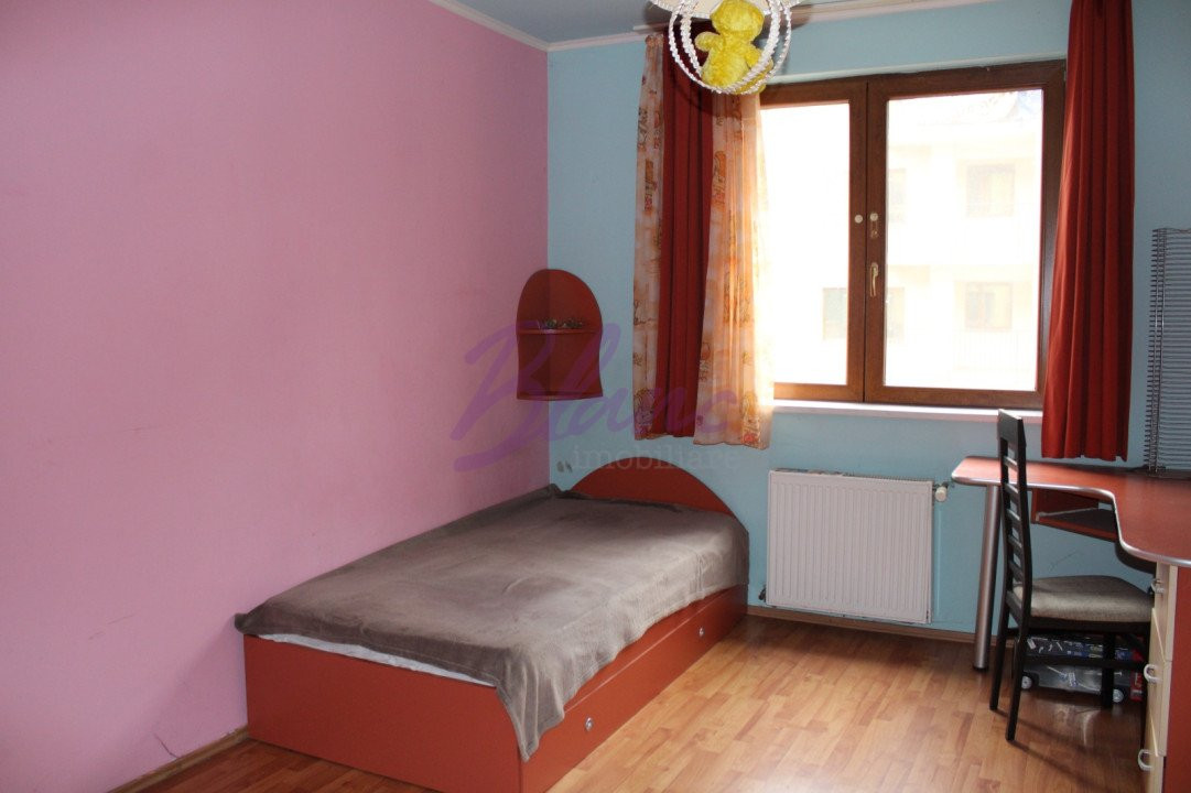 Apartament cu 3 camere  