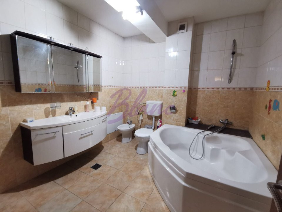 Apartament cu 3 camere  