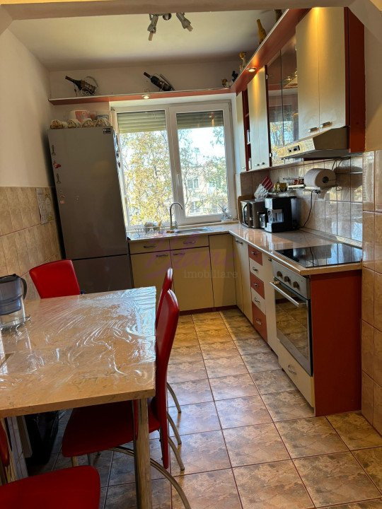 Apartament cu 3 camere 