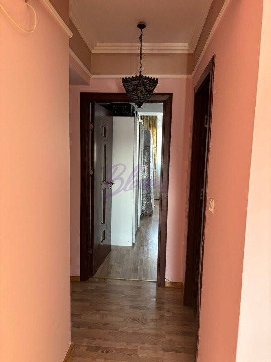 DE VANZARE APARTAMENT CU 3 CAMERE