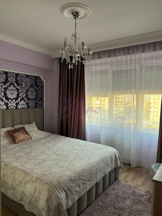 DE VANZARE APARTAMENT CU 3 CAMERE