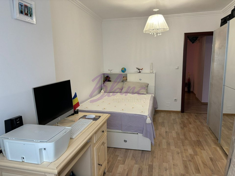 DE VANZARE APARTAMENT CU 3 CAMERE