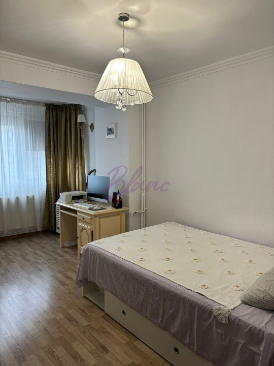 DE VANZARE APARTAMENT CU 3 CAMERE