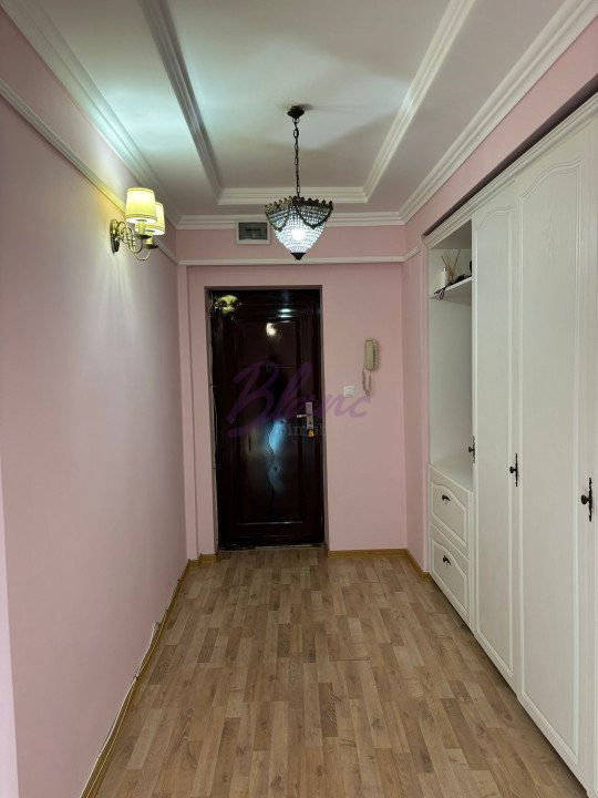 DE VANZARE APARTAMENT CU 3 CAMERE